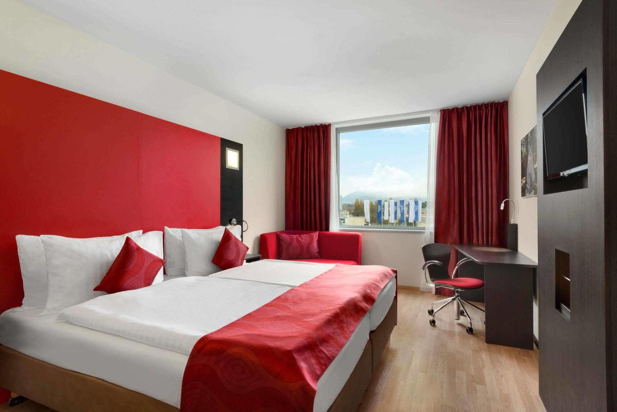 Ramada Encore By Wyndham Geneva Carouge Exteriör bild